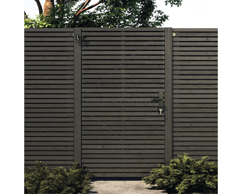 Houten schutting met afsluitbare tuinpoort