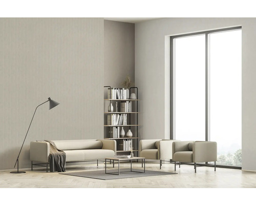 Moderne woonkamer met bank, fauteuils, boekenkast en vloerlamp