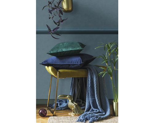 Decoratieve scène met krukken, kussens en een plaid voor interieurontwerp