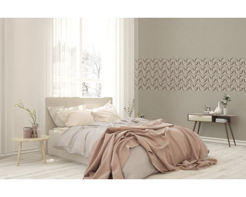 Lichte slaapkamer met bed, nachtkastje en wandpanelen in halve cirkel ontwerp.