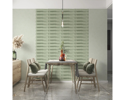 Eetkamer met eettafel, stoelen en wandpanelen