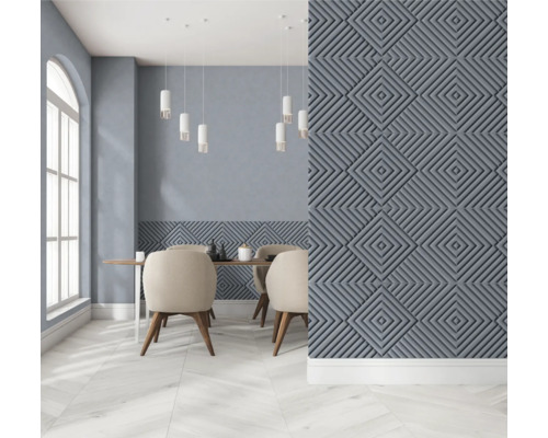 Eetkamer met wandpanelen in diamantvorm, eettafel en stoelen.