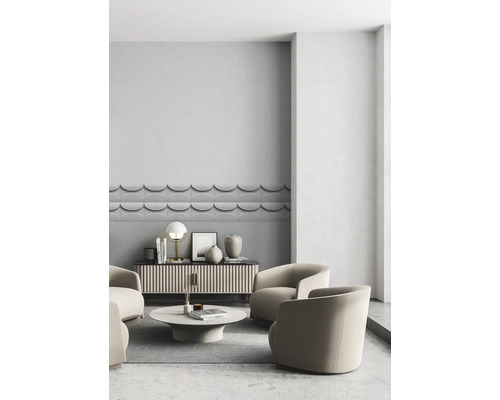 Woonkamer met meubels, halvemaanvormige wandtegels en vloerkleed