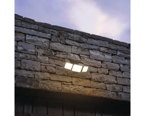 LED buitenwandlamp aan stenen muur