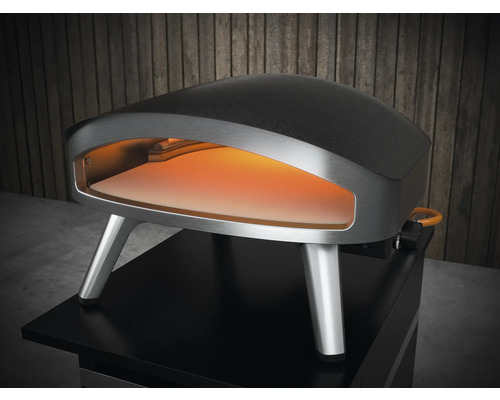 Pizzaoven met gasaansluiting op een tafel