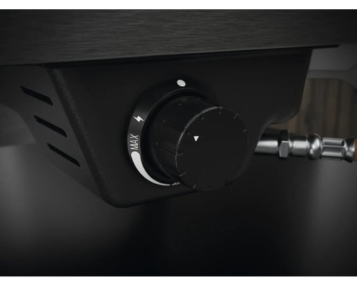 Close-up van een gasbarbecueregelaar met markeringen voor maximaal vermogen