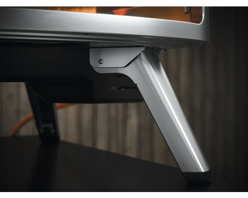 Gedetailleerde weergave van een pizzaoven met zilverkleurige metalen poten