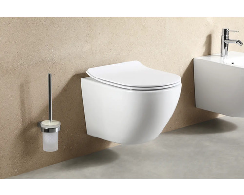 Wandcloset met toiletborstel en wastafel