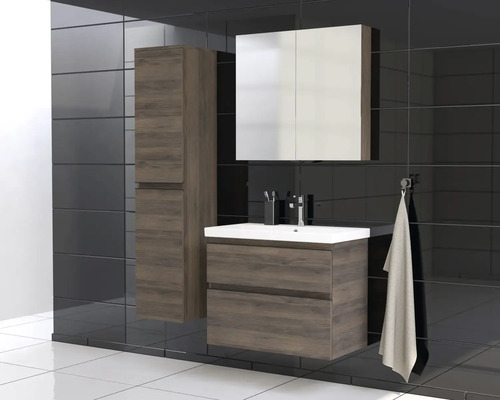 Moderne badkamerset met wastafelonderkast, spiegelkast en hoge kast