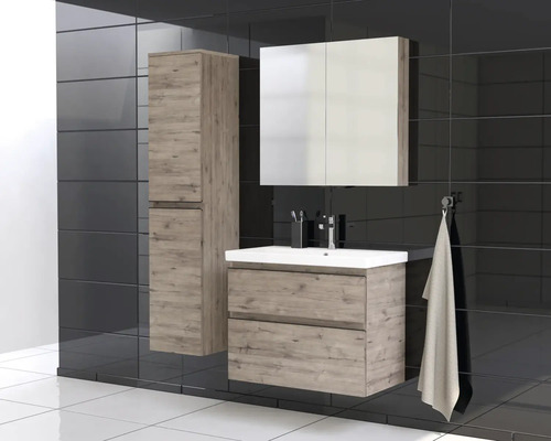 Badkamerset met wastafel, spiegelkast en hoge kast