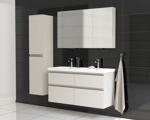 Moderne badkamerset met wastafel, spiegelkast en hoge kast