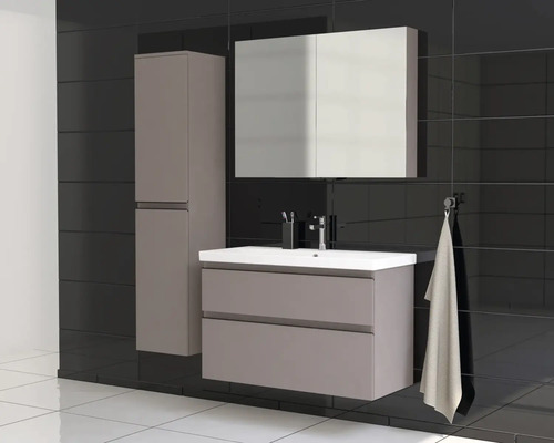 Badkamerset met wastafelonderkast, hoge kast en spiegelkast