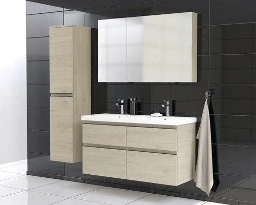 Badkamer met wastafelonderkast, spiegelkast en hoge kast in moderne stijl