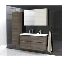 Moderne badkamer met wastafelonderkast, spiegelkast en hoge kast
