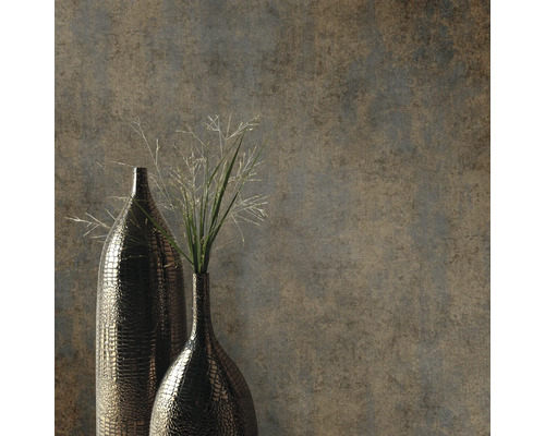 Decoratieve vazen met planten voor een wandbekleding