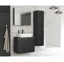 Moderne badkamer met wastafelonderkast, spiegelkast en hoge kast in zwart en wit