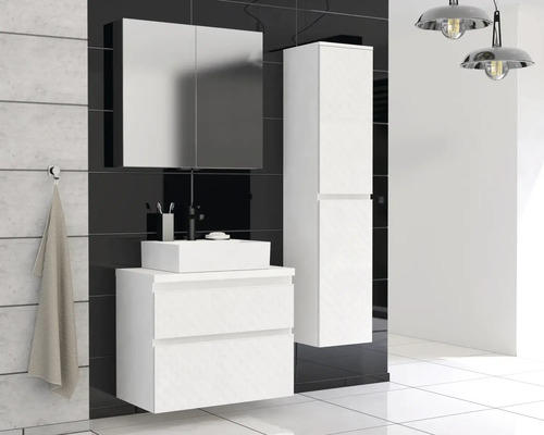 Moderne badkamer met wastafelmeubel, spiegelkast en hoge kast