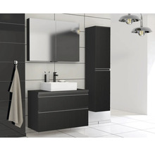 Moderne badkamer met wastafelonderkast, spiegelkast en hoge kast