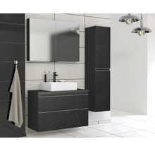 Moderne badkamer met wastafel, spiegelkast en hoge kast in donkere kleur
