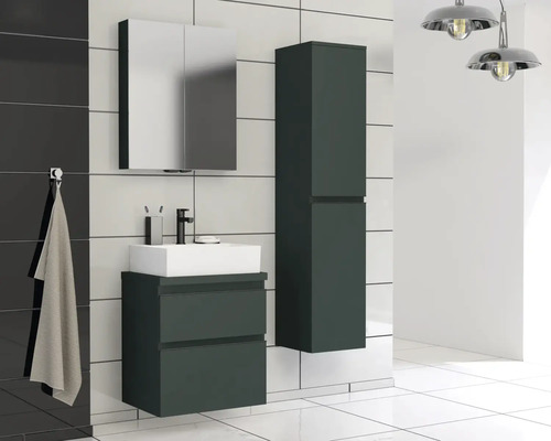 Moderne badkamer met wastafelonderkast, spiegelkast en hoge kast voor een stijlvolle inrichting