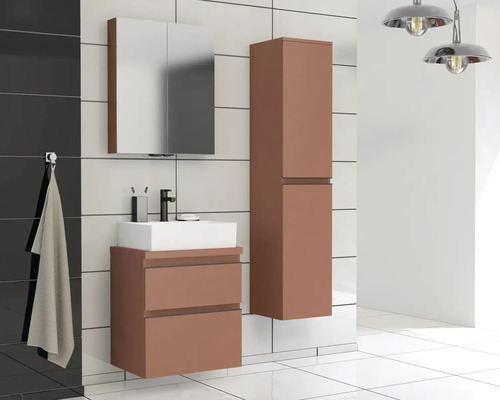 Badkamer met wastafelonderkast, spiegelkast en hoge kast
