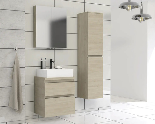 Badkamerset met wastafelonderkast, spiegelkast en hoge kast