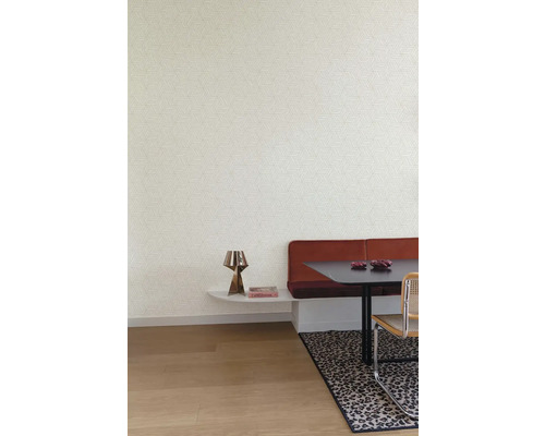 Interieuridee met behang, tafel, bank en tapijt in een eetkamer