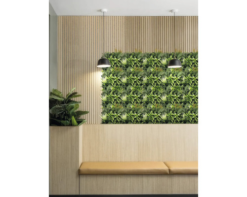 Wachtruimte met plantenwand, zitbank en hanglampen