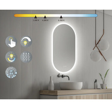 Badkamer met verlichte spiegel, wastafel en temperatuurregeling