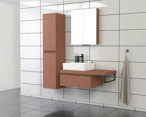 Moderne badkamer met wastafel, spiegelkast en hoge kast