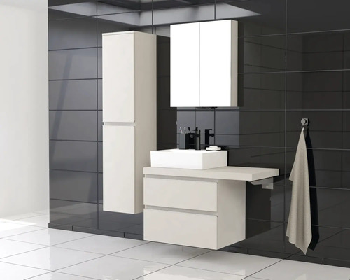 Moderne badkamer met wastafel, spiegelkast en hoge kast