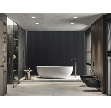 Moderne badkamer met vrijstaand bad, toilet en bidet