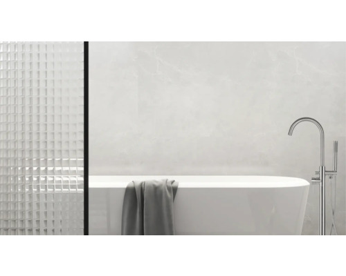 Moderne badkamer met vrijstaand bad en mozaïekdouche