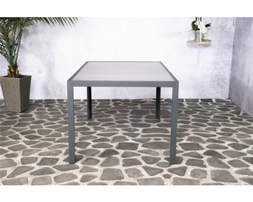 Vierkante tuintafel met metalen frame en tafelblad