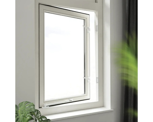 Geopend raam met wit kozijn