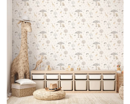 Kinderkamer met behang met dierenmotieven, rekken, opbergdozen en speelgoed