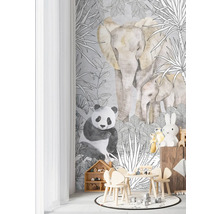 Kinderkamer met junglebehang met olifanten, panda en planten