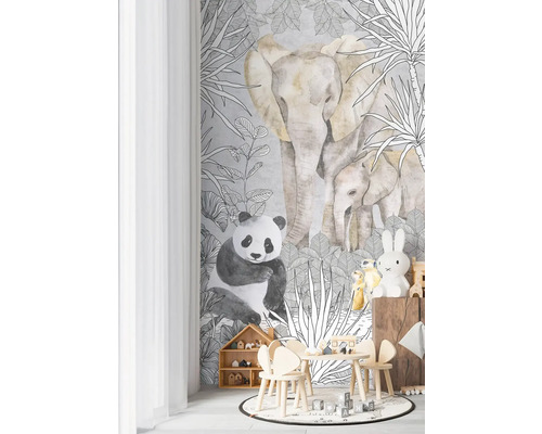 Kinderkamer met junglebehang met olifanten, panda en planten