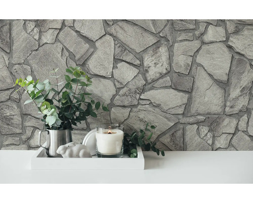 Wanddecoratie met steenmotief, decoratie met kaars, plant en decoratiehaas