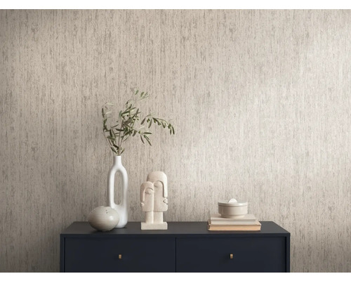 Behang met verticale structuren op een muur