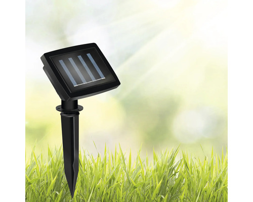Solar tuinlamp in het gras