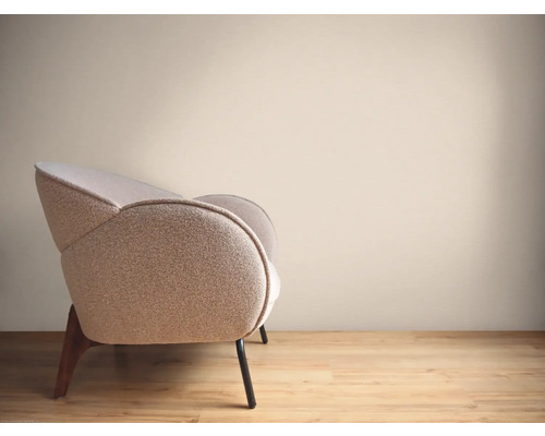 Beige bank met houten poten