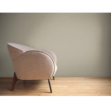Fauteuil met stoffen bekleding en houten poten