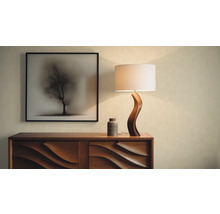Decoratieve scène met dressoir, lamp, afbeelding en vaas