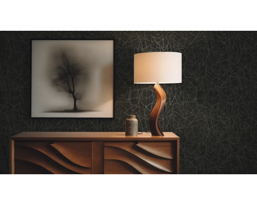 Woonkamer met dressoir, lamp en wanddecoratie