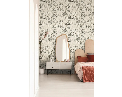 Gedecoreerde slaapkamer met bloemenbehang