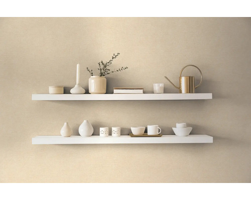 Twee witte wandplanken met decoratieve items