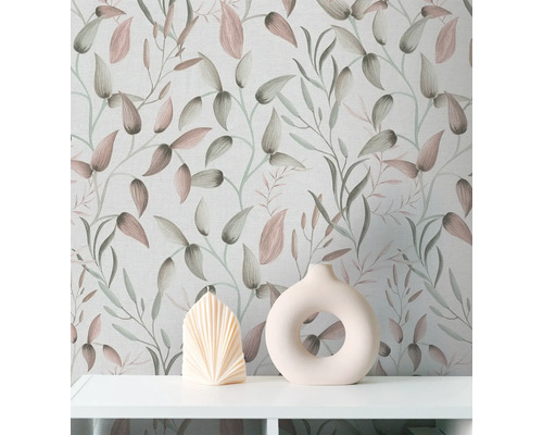 Decoratief behang met bloemmotief, gecombineerd met een vaas en een kaars op een plank