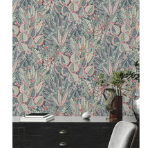 Detailopname van een behang met bloemmotief in een woonkamer