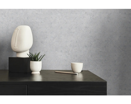 Decoratief behang met geometrisch patroon op een muur